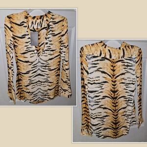 NWT! CBRL Tiger Print Longsleeve Collared Shirt Lightweight Junior's M